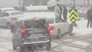 İSTANBUL’ DA KAR YAĞIŞI VE ARABA KAZALARI  car accidents live  snow accidents cars [upl. by Drusi]